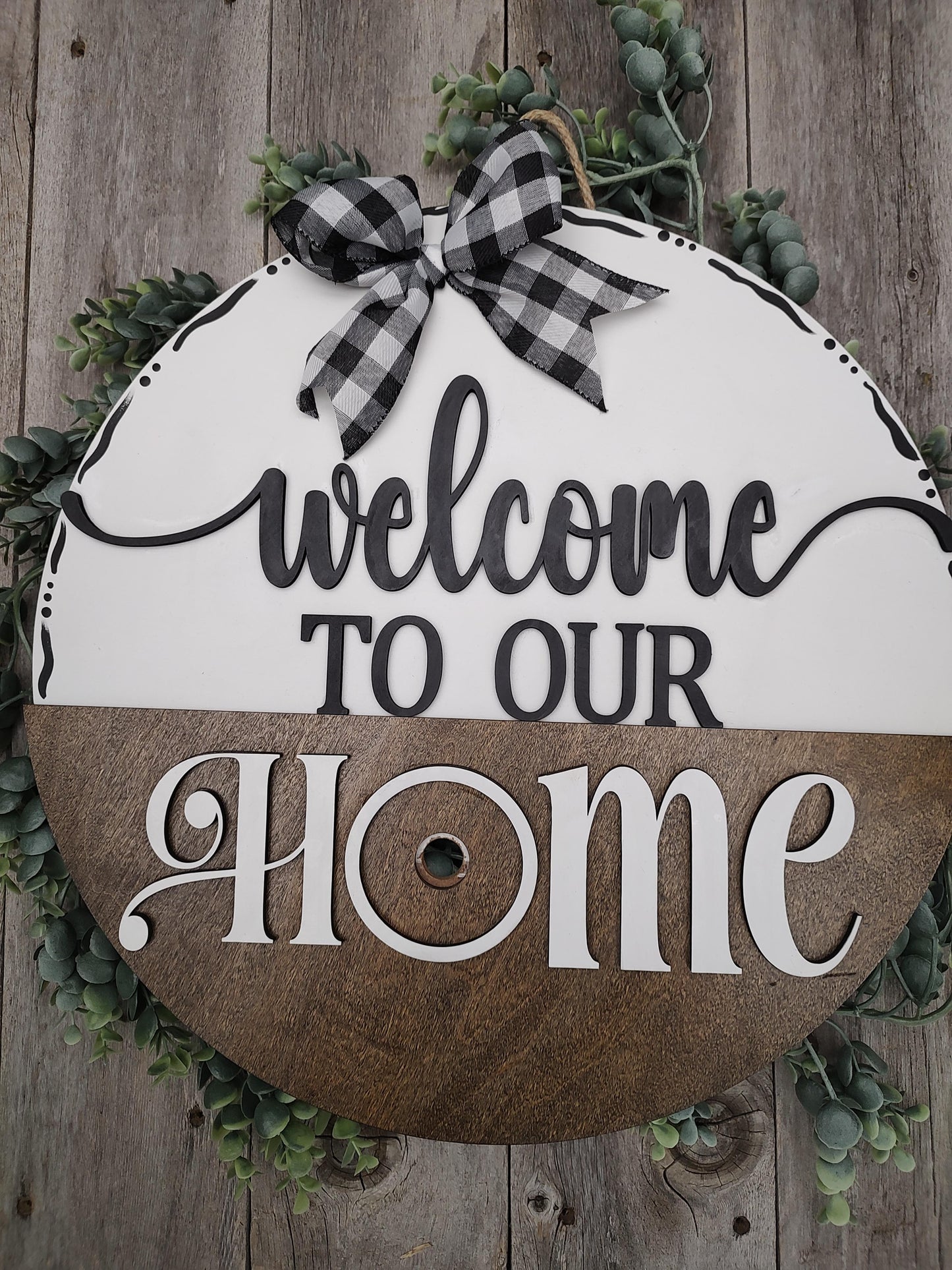 One sign all year long! Interchangeable Welcome door hanger with inserts with changeable O! One year of signs in one